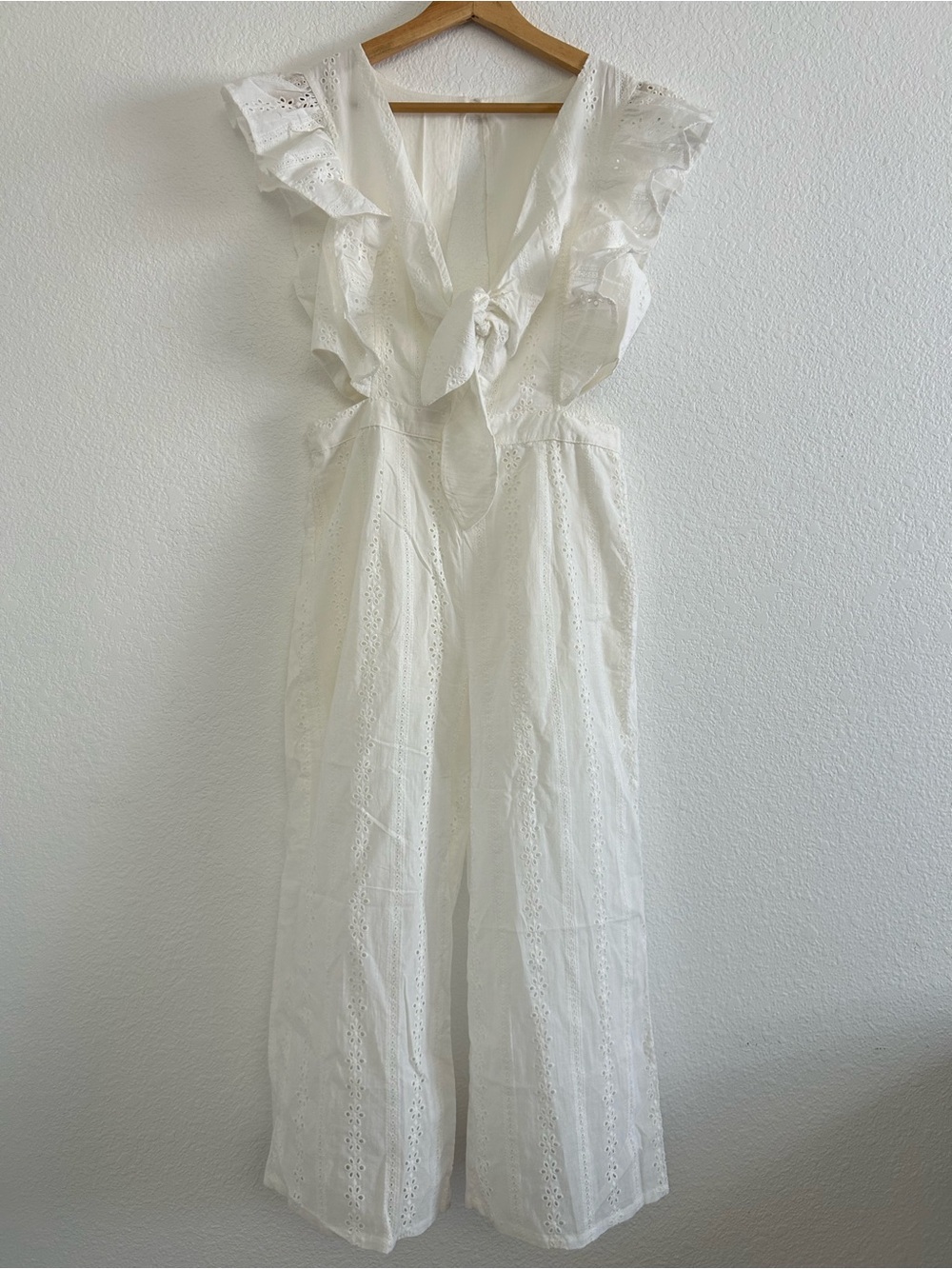 Blue Blush Size L White Eyelet Wide Leg Romper FRONT TIE CUTOUTS RUFFLED